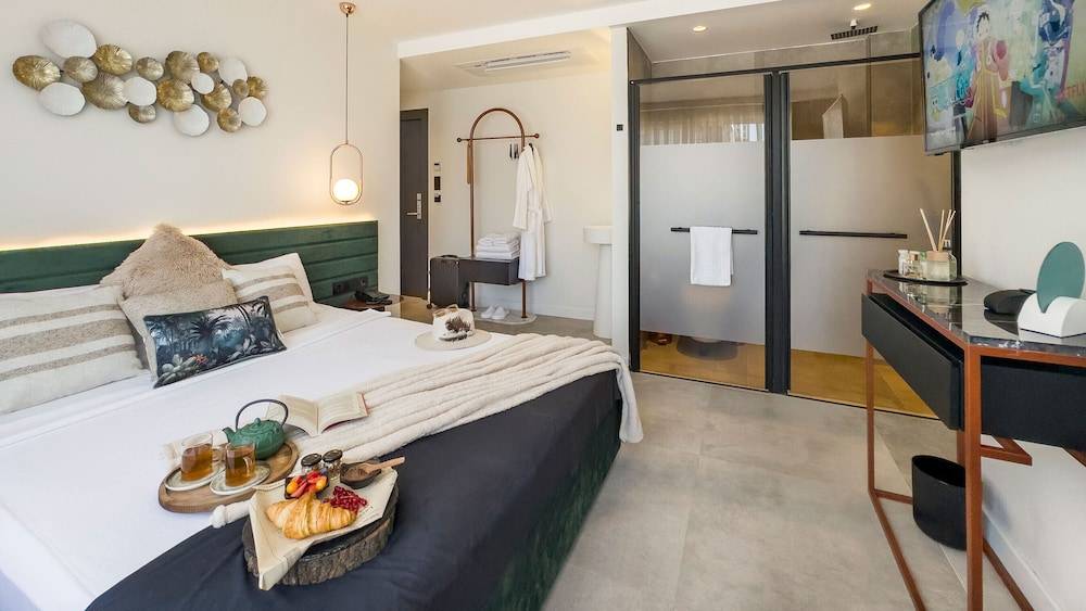 Luff Living Adult Only (+12) 1