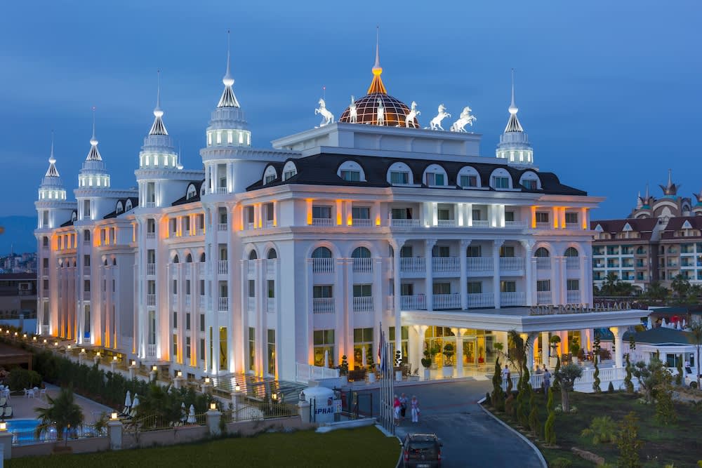 Side Royal Palace 1