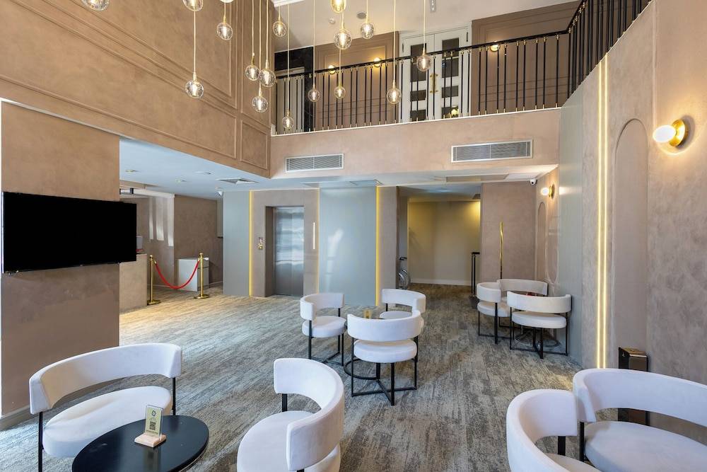 Reo Hotel 2