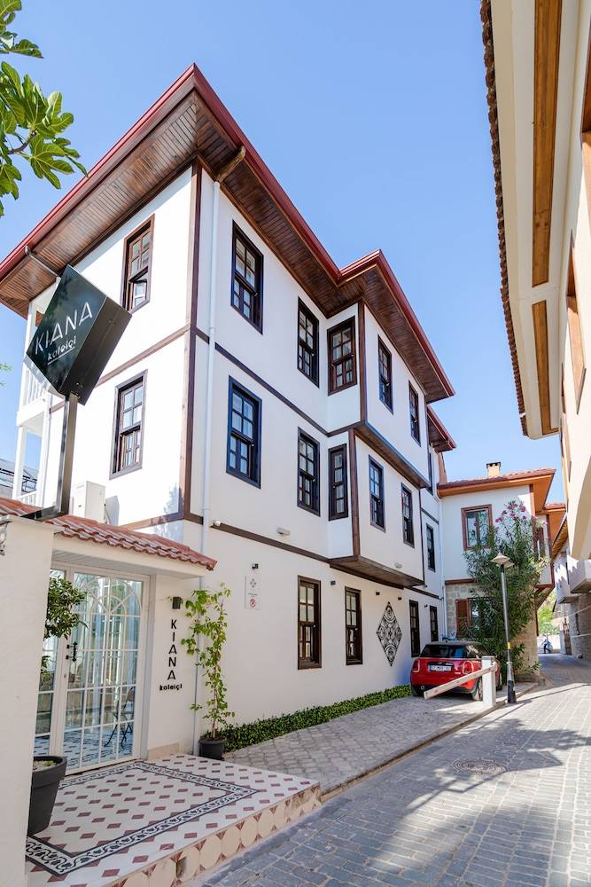 KIANA KALEİÇİ 1