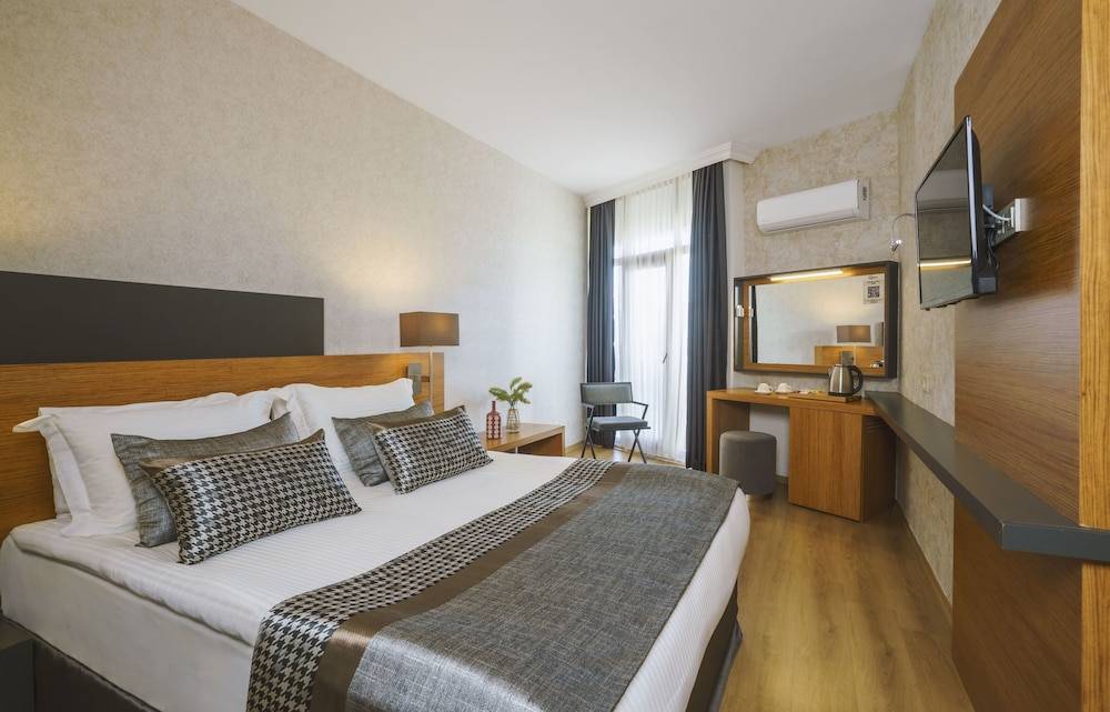 Qinn Hotels 2