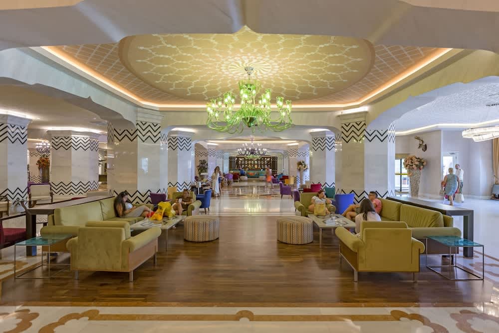 Royal Taj Mahal Hotel 2
