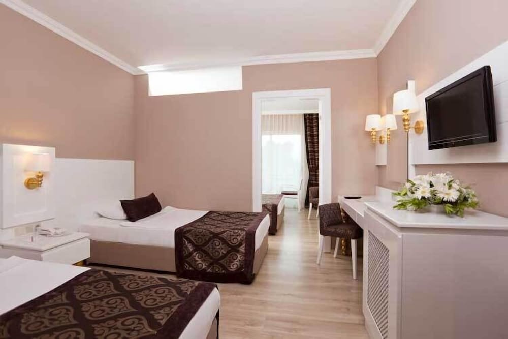 Serenis Hotel 2