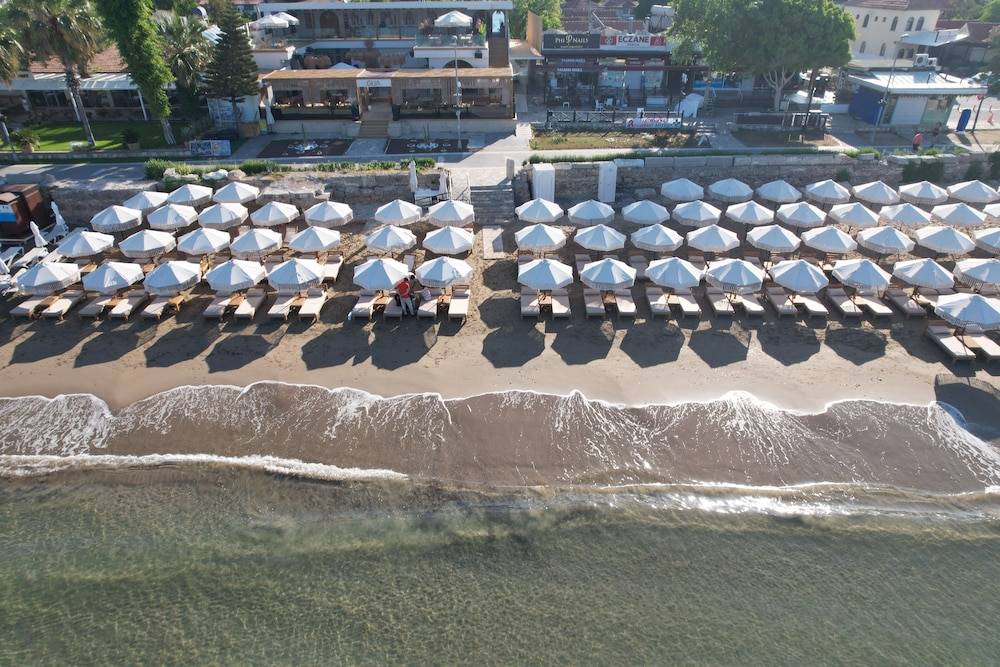 Kalia Beach Hotel Side 1