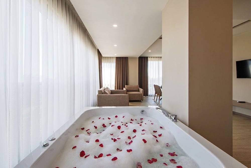 Prive Side Suite & Spa Hotel - Adults Only 16 Plus 1