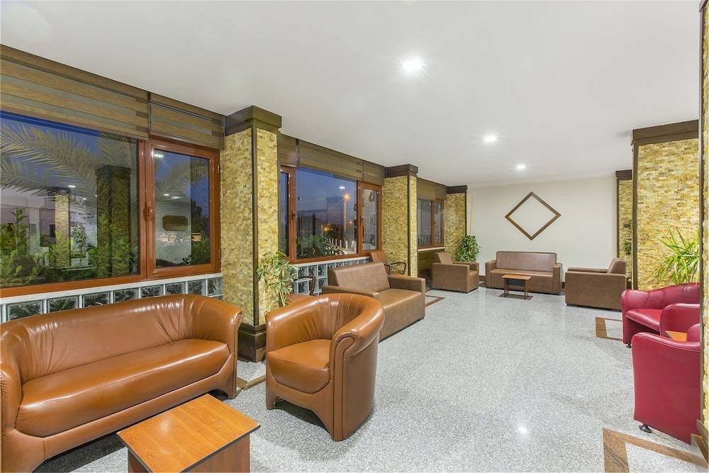 Side Resort Annex 2