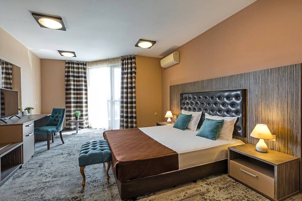 Plaza Hotel Plovdiv - Free Parking 1