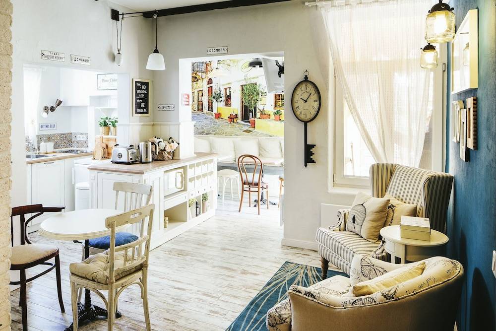 5 Vintage Guest House 1