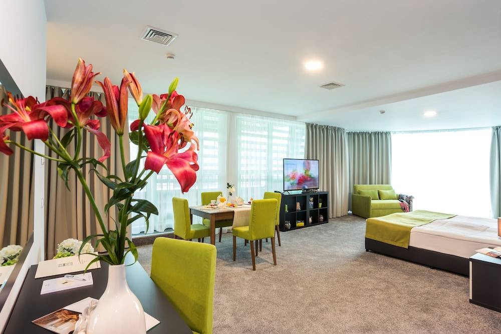 Earth & People Hotel & SPA - Free Parking & Swimming Pool 1