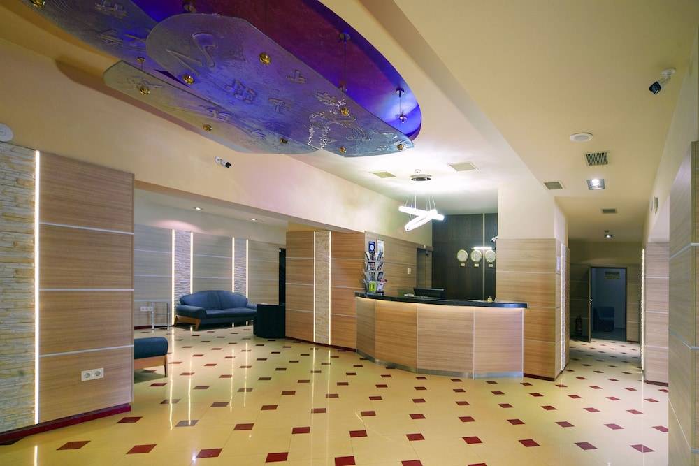 Hotel Akord - Free Parking & Metro Access 2