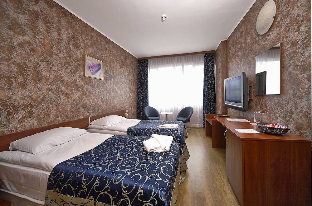 Hotel Akord - Free Parking & Metro Access 1