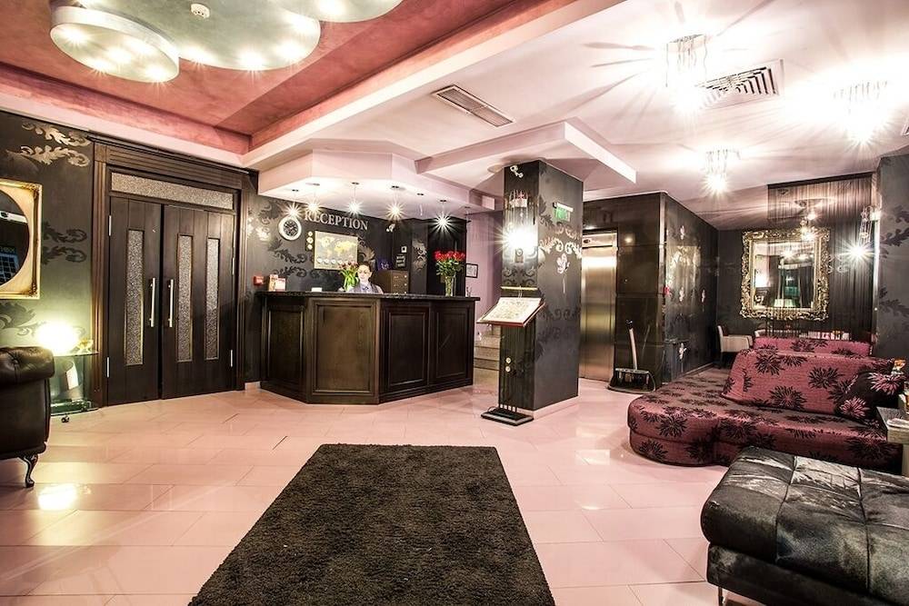 Art Plaza Hotel 1