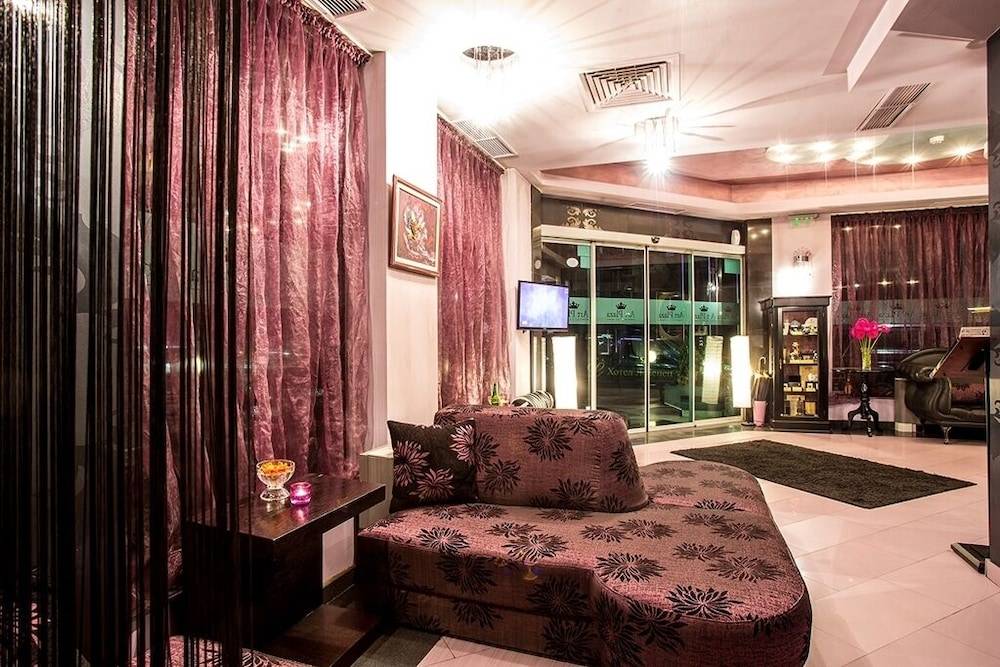 Art Plaza Hotel 2
