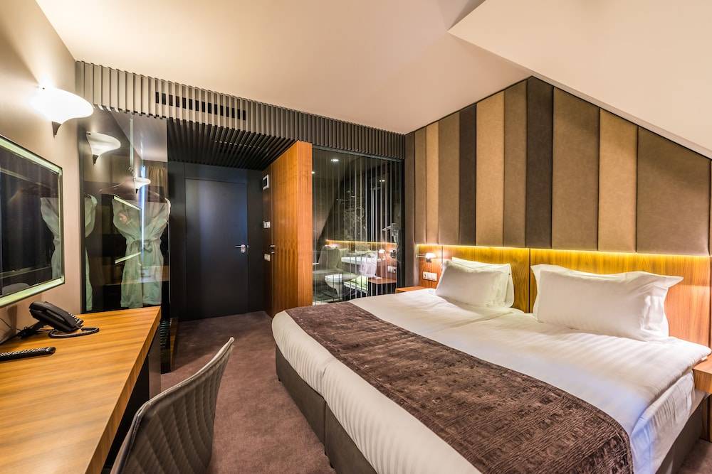 All Seasons Residence Design Hotel - Free parking 1