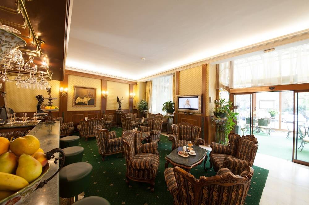 Grand Hotel London 2