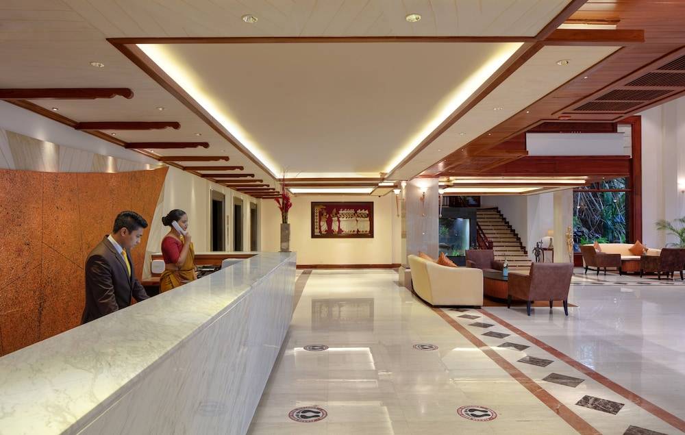 Earl's Regency Hotel 2