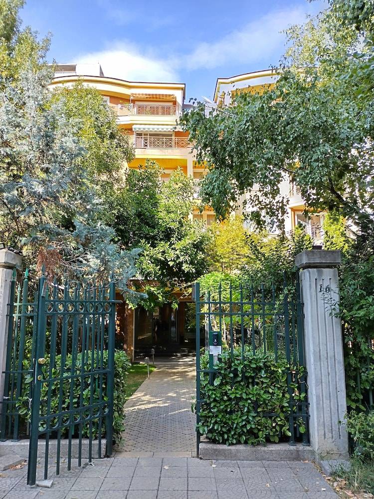Aparthouse Borovo near Bulgaria Mall, free street parking 1