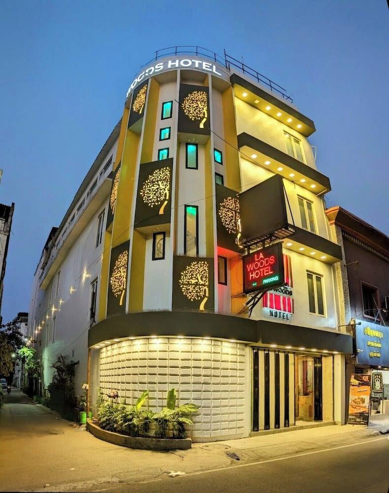La Woods Hotel 1