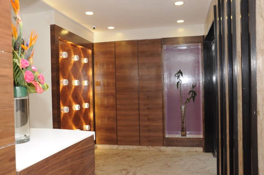 La Woods Hotel 2