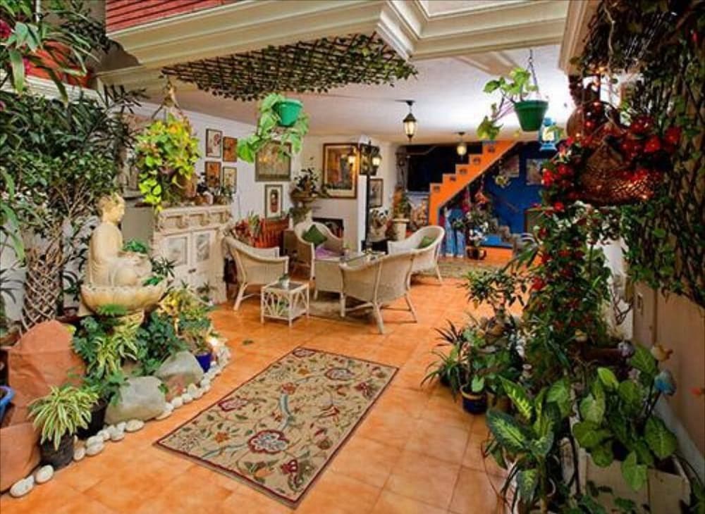 On The House - Bed and Breakfast 2