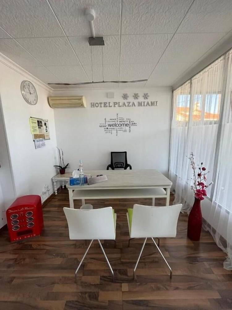 Hotel Plaza Miami - Sólo Adultos 2