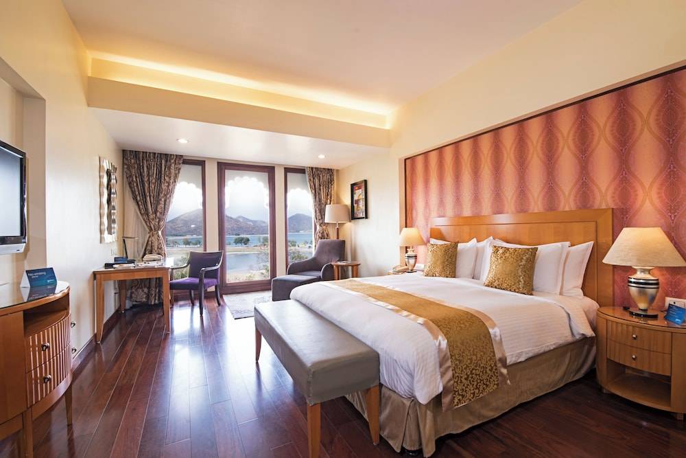 Radisson Blu Udaipur Palace Resort & Spa 1
