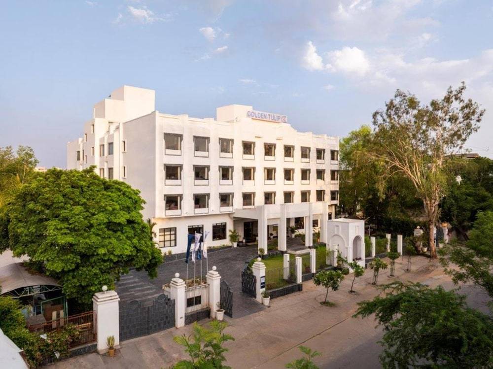 Golden Tulip Udaipur 1