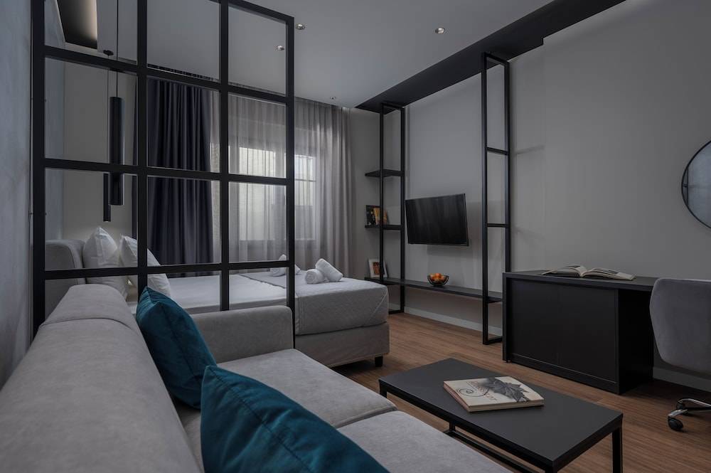Hebrard Industrial Suites 2