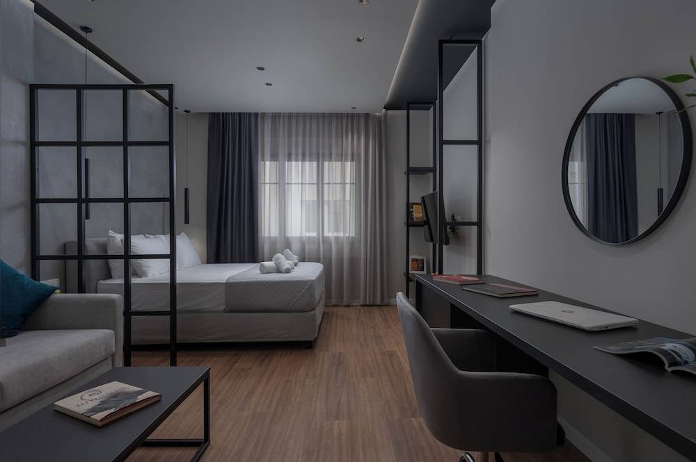 Hebrard Industrial Suites 1
