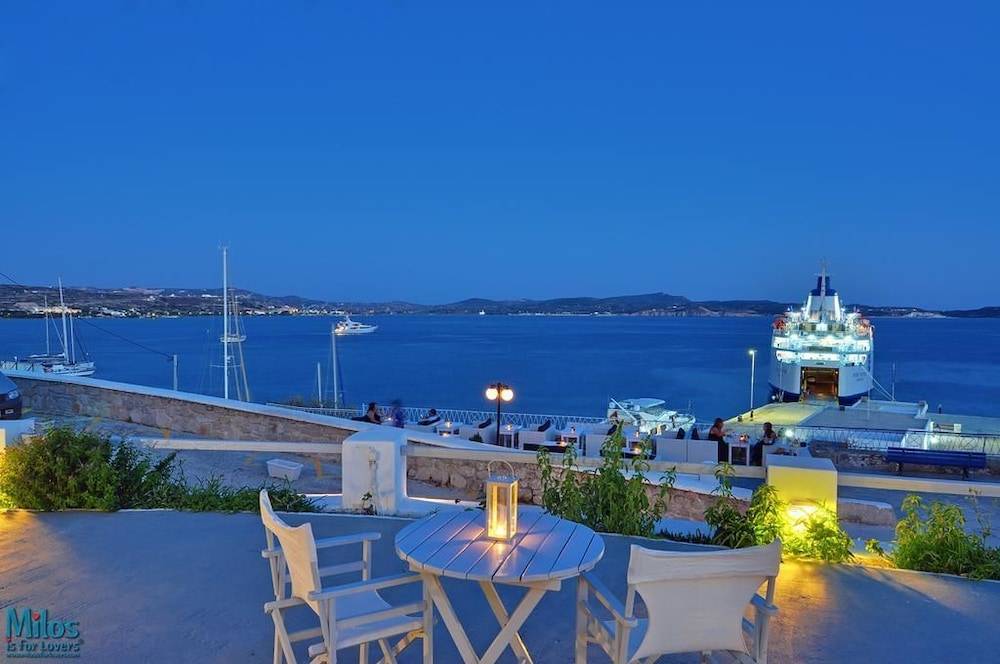 Esperos Seaside Suite in Adamas, Milos 1