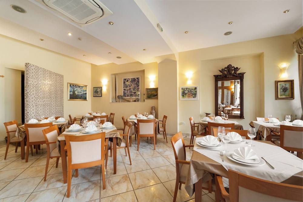 Hotel Peristil 2