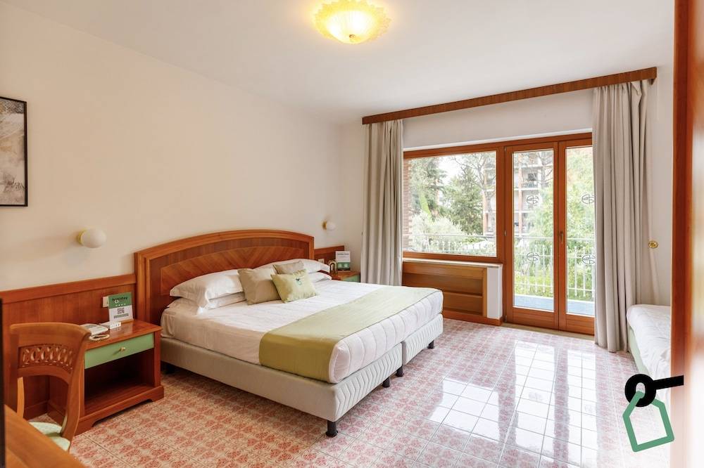 HOTIDAY Room Collection - Sorrento 1