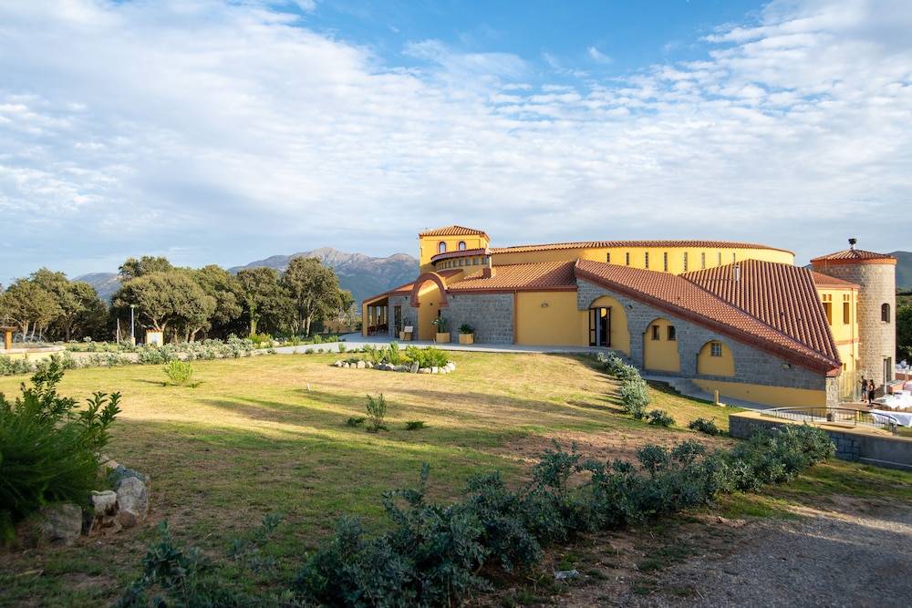S'ena Hotel 1