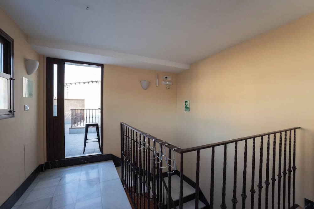 Apartamentos Reyes Católicos by Medina Living 1
