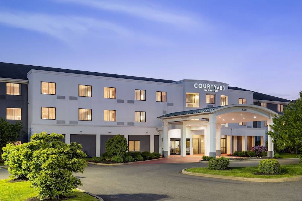 Courtyard by Marriott Kingston 1