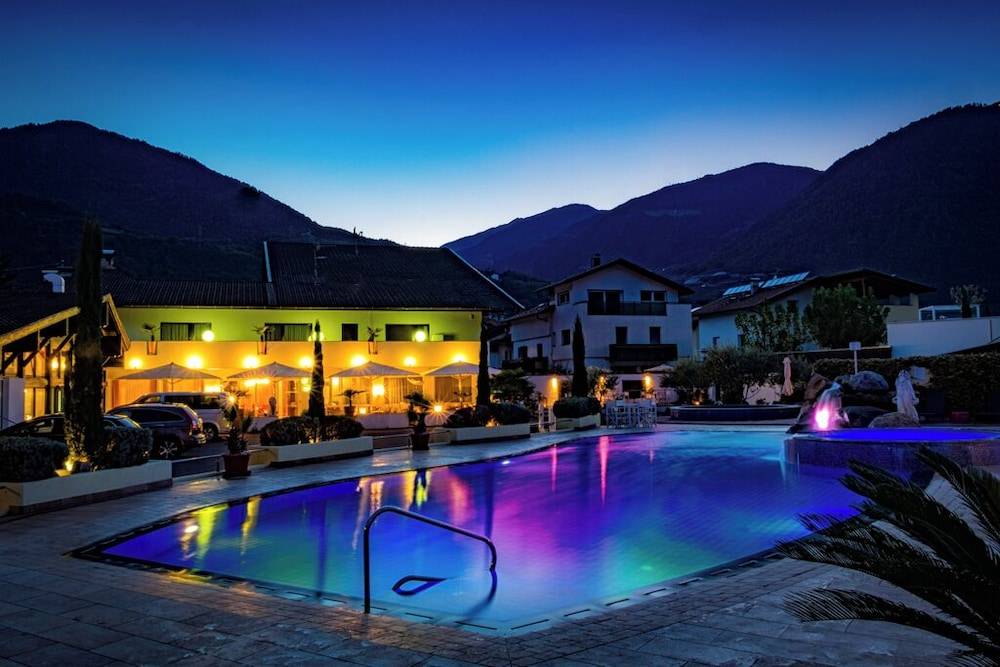 SCHLOSSHOF SÜDTIROL - Hotel & Camping Resort 1