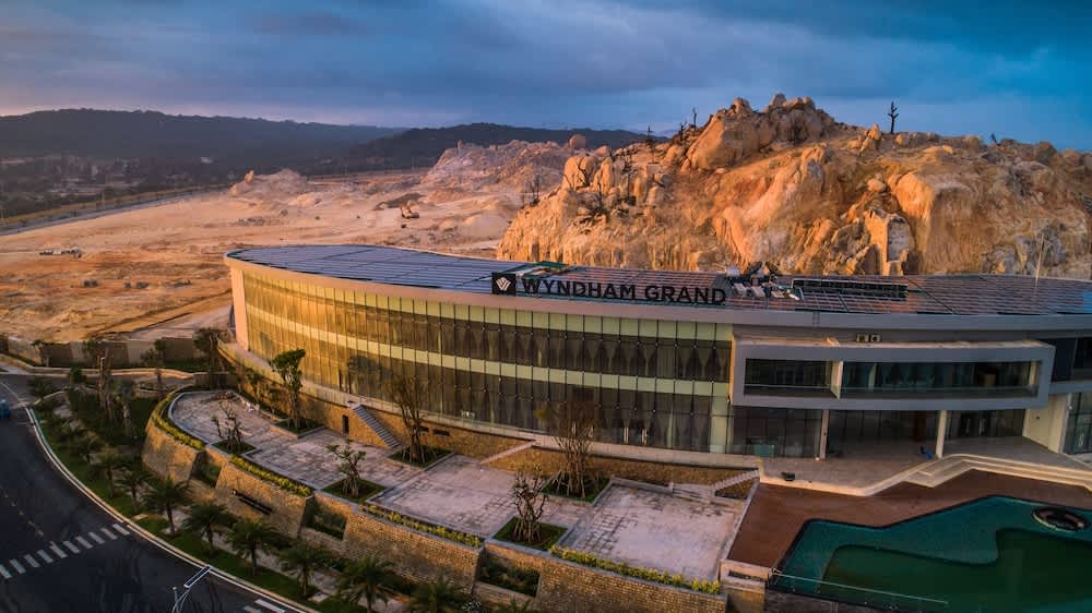 Wyndham Grand KN Paradise Cam Ranh 2