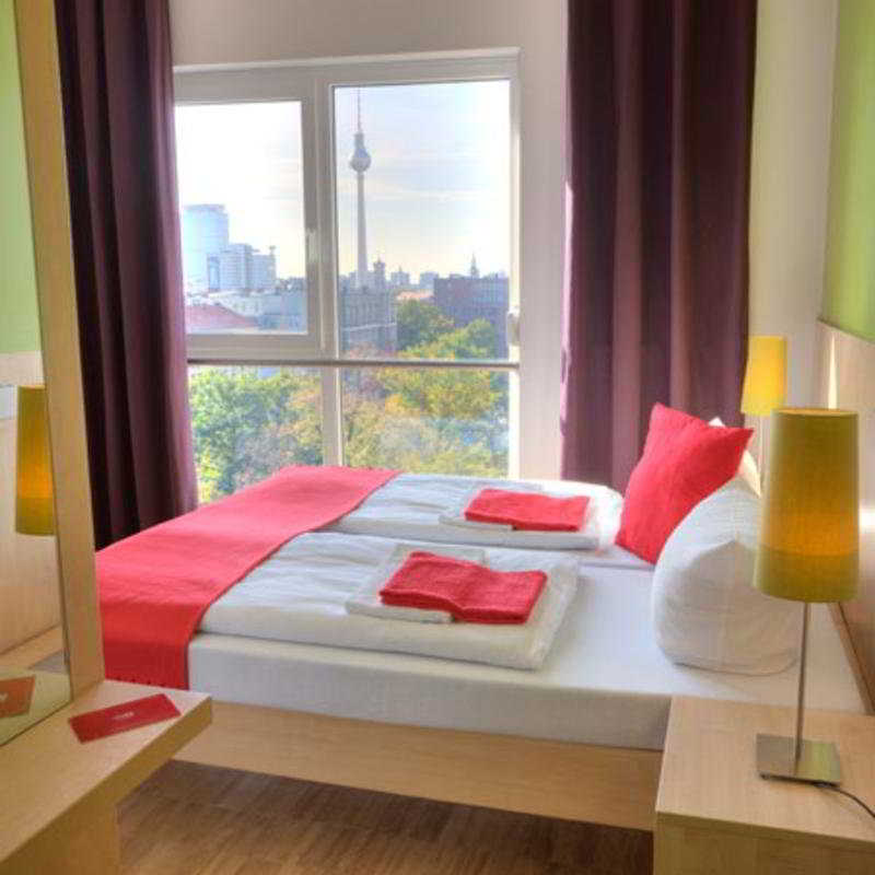 MEININGER Hotel Berlin Alexanderplatz 2