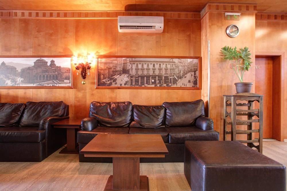 Central Plaza Hotel 2