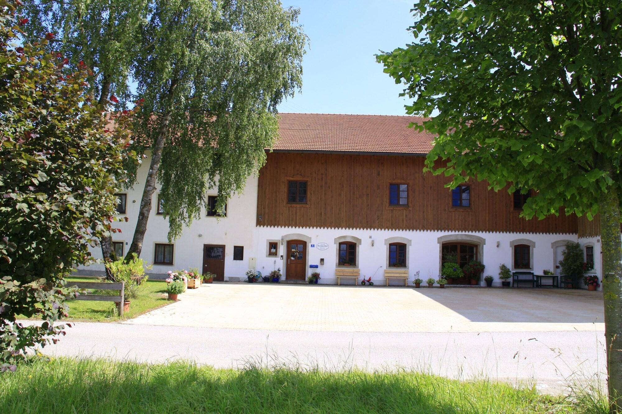 Bernhardhof - Pension, Guest-House & Apartments 1