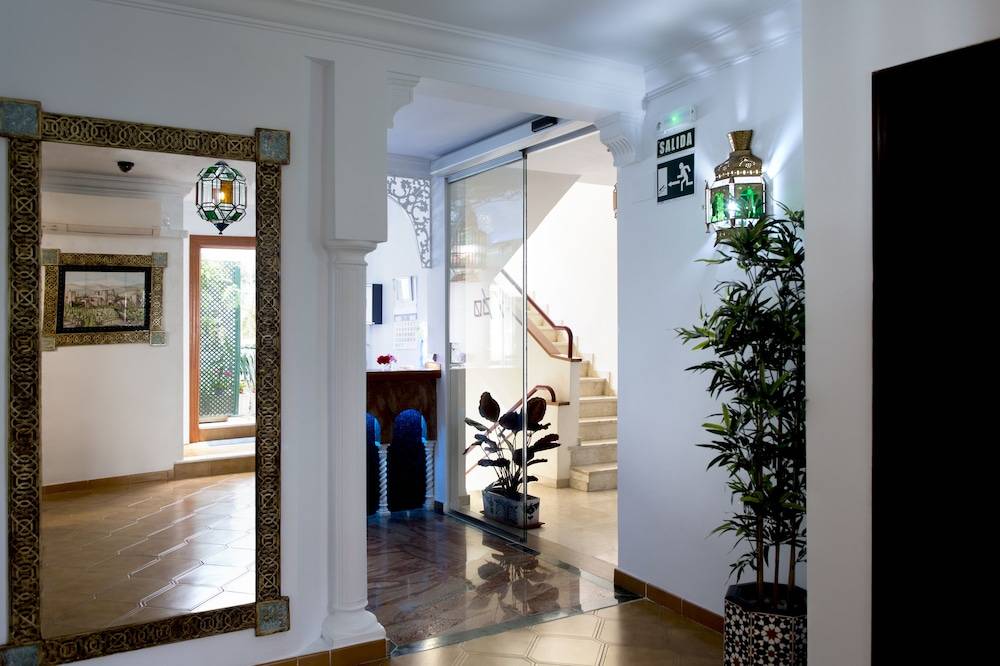 Hostal Alhambra - Adults Only 2