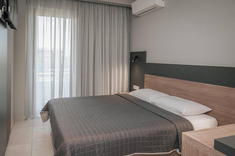 Elizabeth Queen Luxury Rooms 1