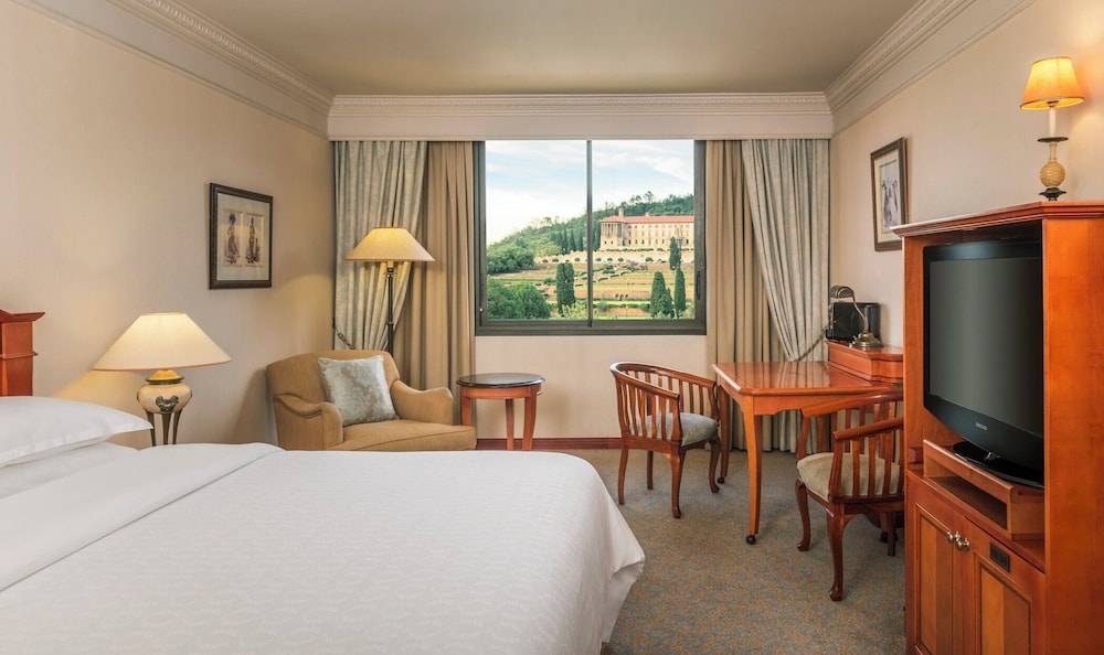 CT Hotel 1