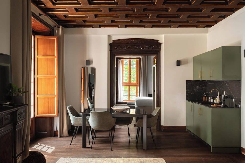Limehome Vitoria Palacio de los Álava-Velasco 1