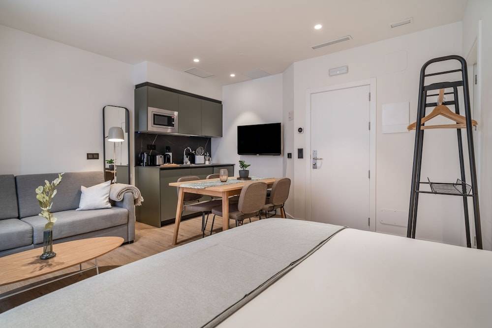 Limehome Vitoria Palacio de los Álava-Velasco 2