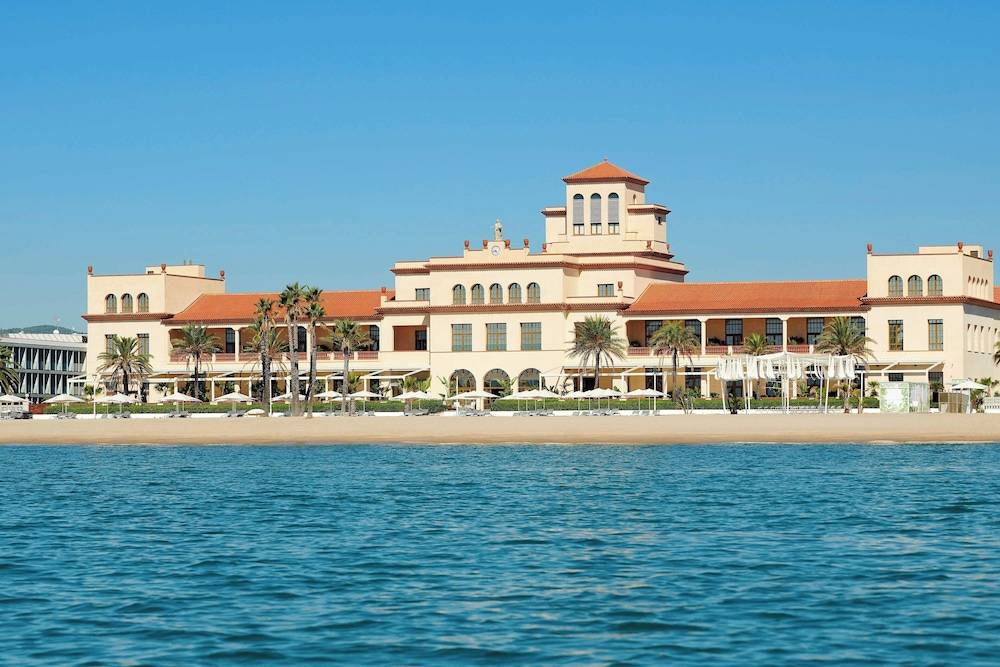 Le Meridien Ra Beach Hotel and Spa 1