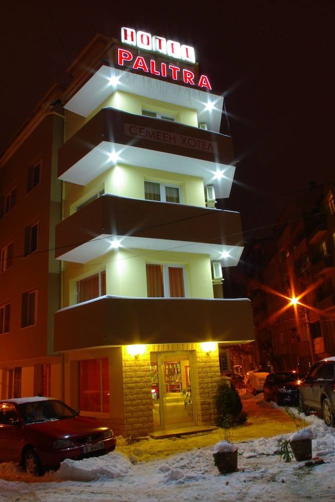 Семеен Hotel Palitra 1