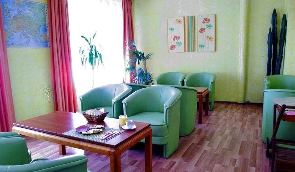 Семеен Hotel Palitra 2