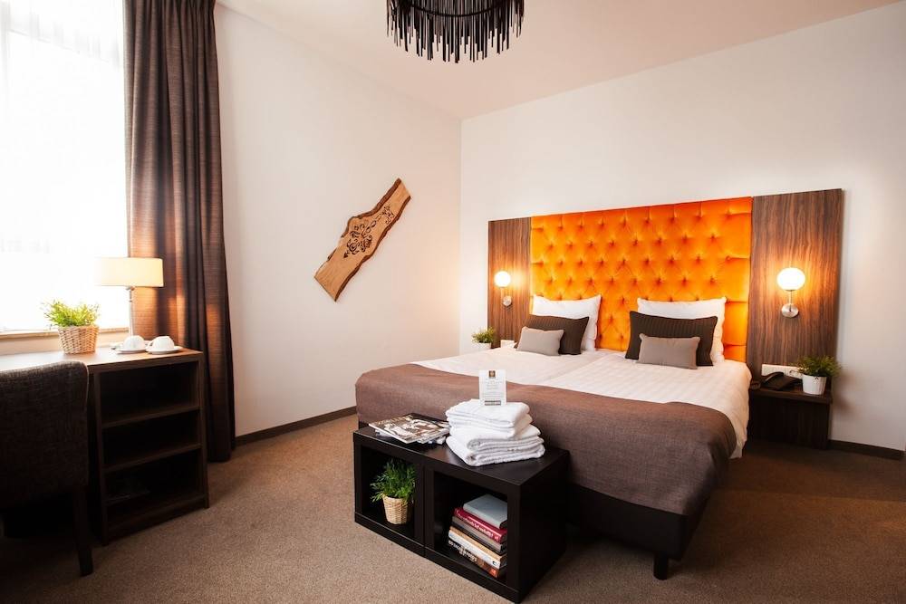 Hotel La Reine 1