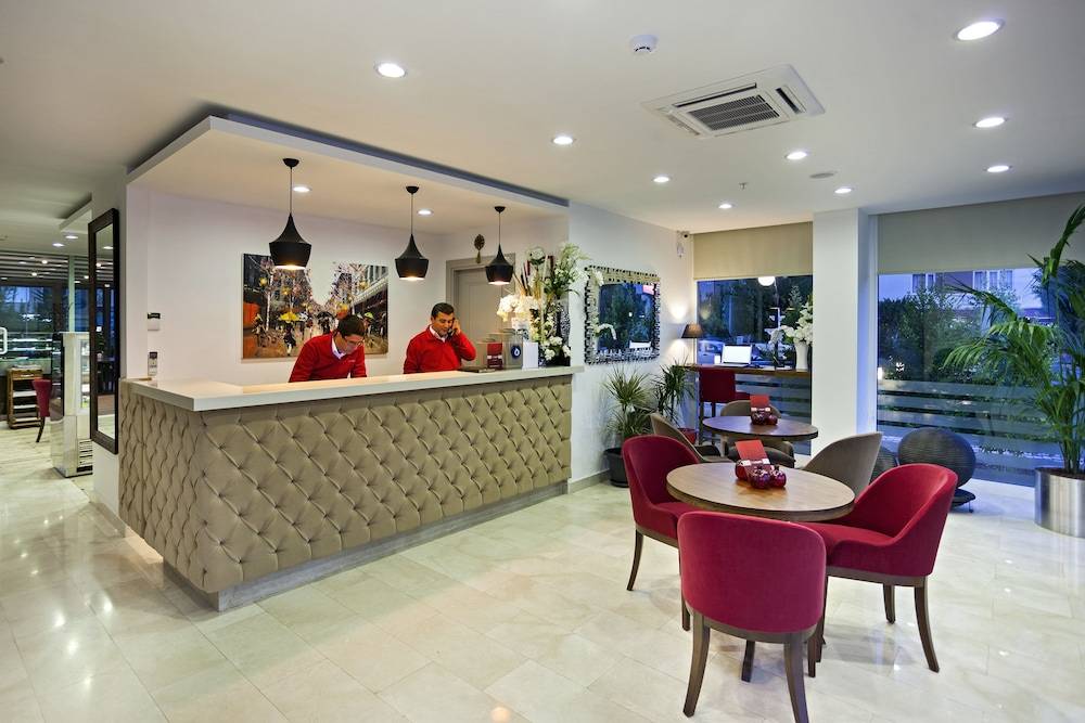 The Room Hotel & Apartments 1
